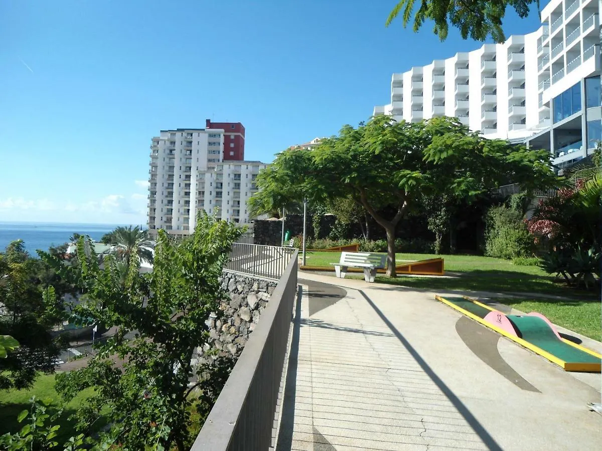 Sunny Apartment By The Sea With A Pool Funchal  0*, Funchal (Madeira)