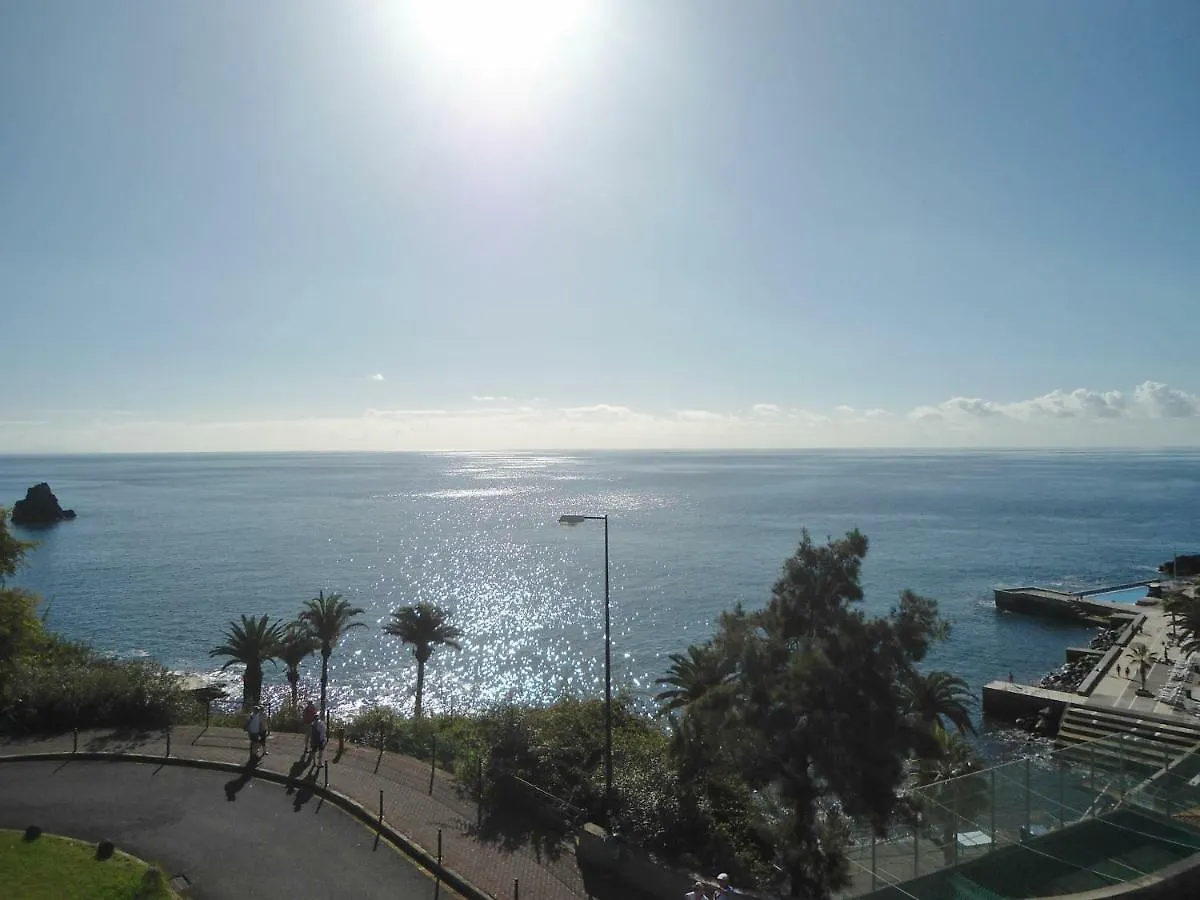 Sunny Apartment By The Sea With A Pool Funchal