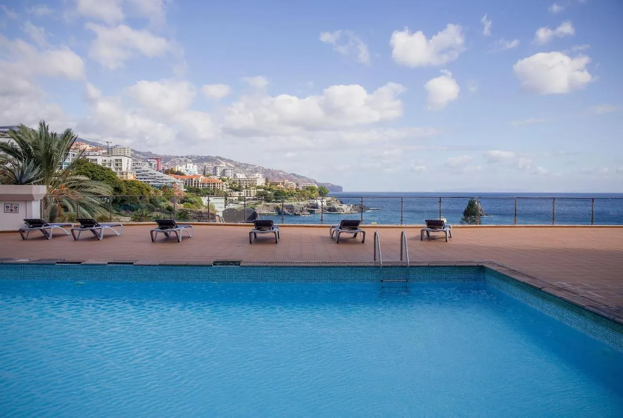 فونشال Sunny Apartment By The Sea With A Pool