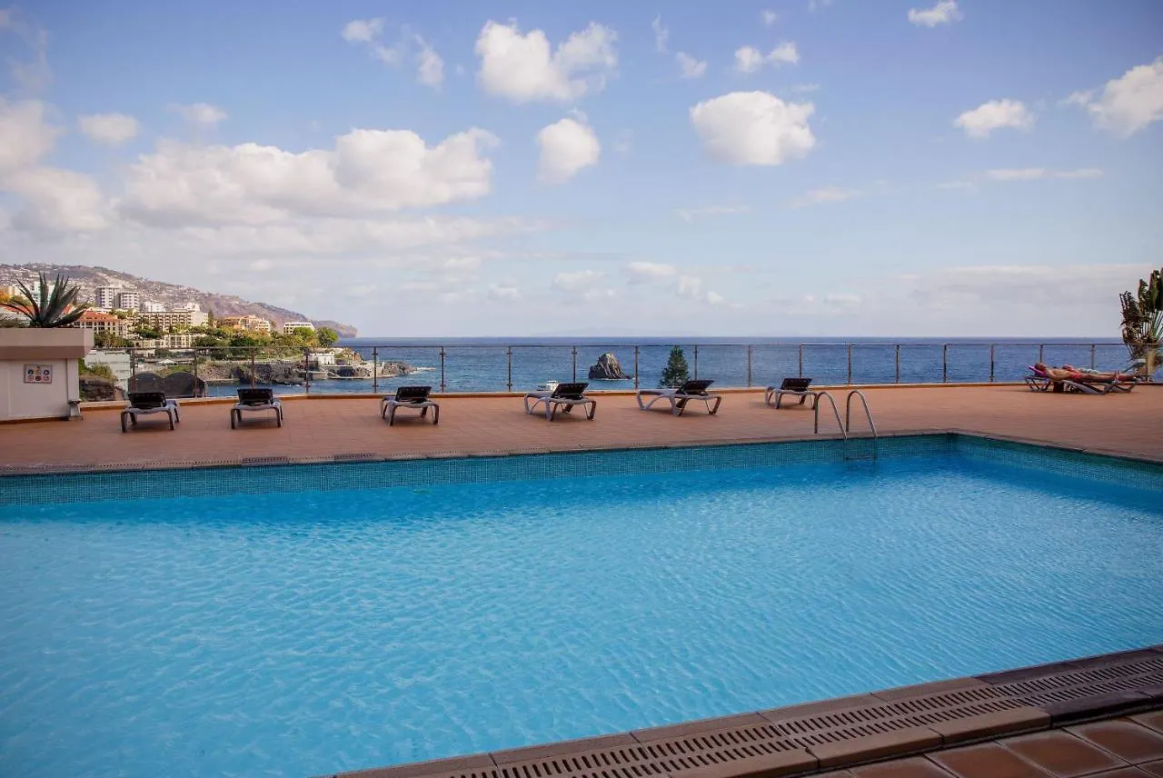 فونشال Sunny Apartment By The Sea With A Pool