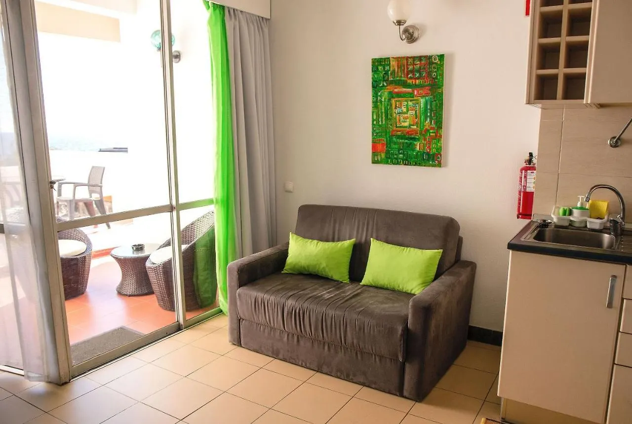 فونشال Sunny Apartment By The Sea With A Pool البرتغال
